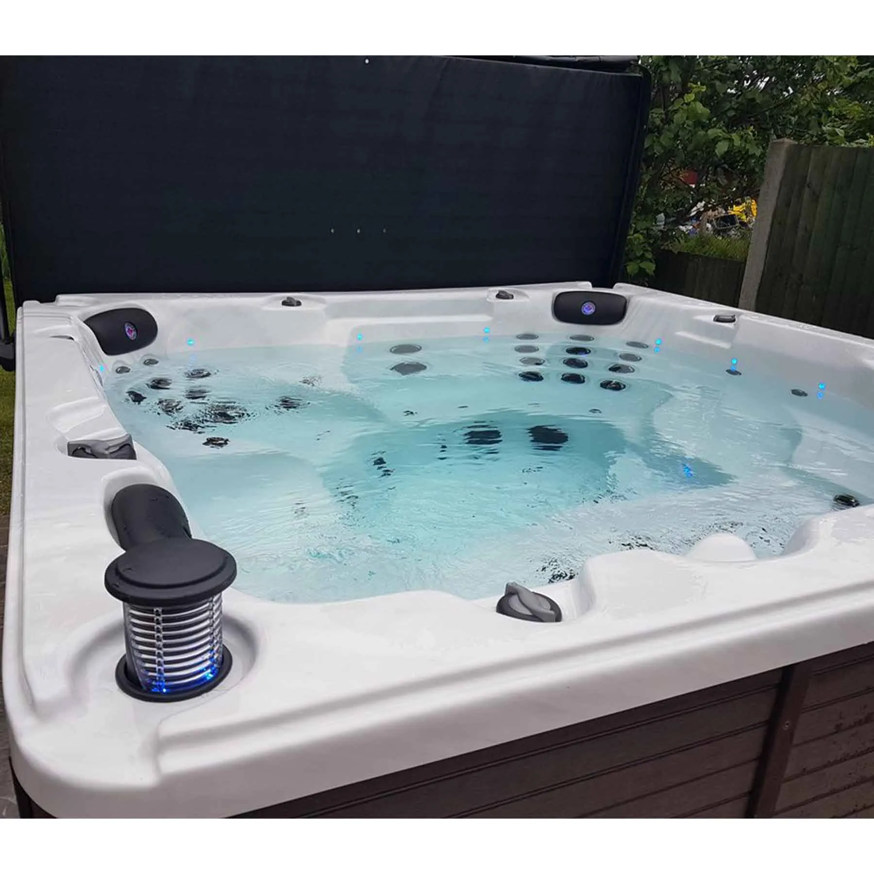 Canadian Spa Niagara Falls 7 Person 60 Jetted 5.5 kW Hot Tub - image 4